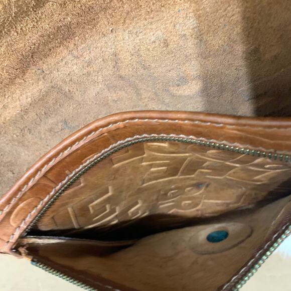 THE BRIDGE Brown Logo-Embossed Leather Vintage Saddle Messenger Bag w/Denim Trim - Picture 6 of 16